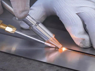 Hàn laser tại xưởng Inox Thiên Kim
